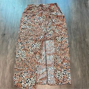 Floral skirt with slit